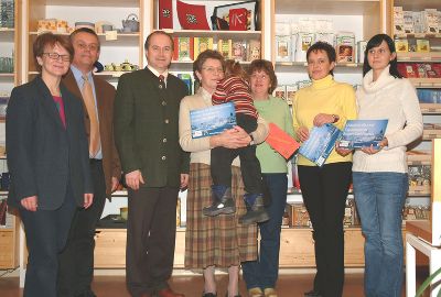 von links nach rechts: Elfriede Zechner (Weltladen Graz Mandellstraße), Hofrat Dr. Wilhelm Himmel (FA19D), LR Johann Seitinger, Juliana Grimm, Margaretha Friedmann, Karin Hollerer, Martina Glück