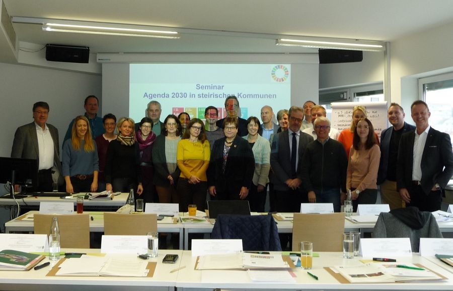 Großes Interesse von Vertreterinnen und Vertretern steirischer Gemeinden, die am 15. Jänner 2020 an einem Seminar zur „Agenda 2030 in steirischen Kommunen“ teilnahmen Großes Interesse von Vertreterinnen und Vertretern steirischer Gemeinden, die am 15. Jänner 2020 an einem Seminar zur „Agenda 2030 in steirischen Kommunen“ teilnahmen